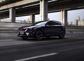 Mazda CX-6e: Japonski slog s kitajskimi geni in velikanskim zaslonom